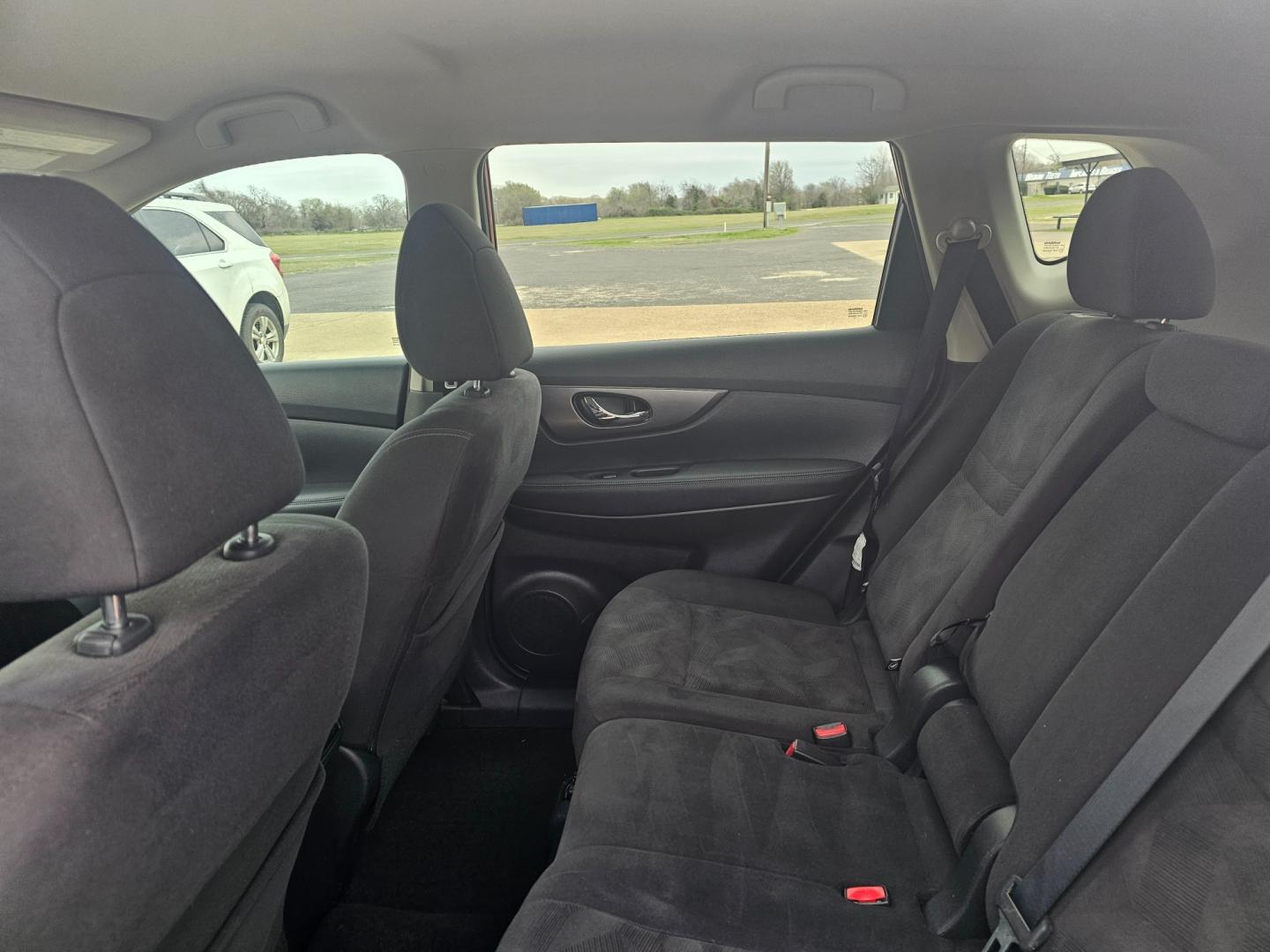 2016 MAROON Nissan Rogue SV AWD (KNMAT2MV1GP) with an 2.5L L4 DOHC 16V engine, CVT transmission, located at 533 S Seven Points BLVD, Seven Points, TX, 75143, (430) 255-4030, 32.313999, -96.209351 - Photo#5